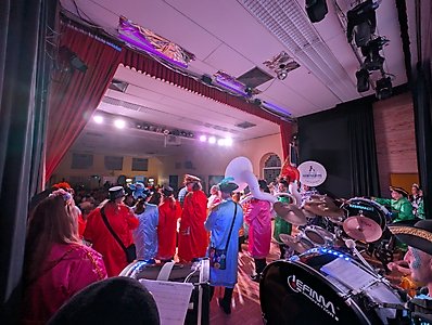 PXL_20250208_182106260